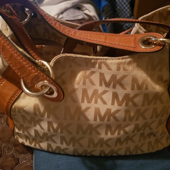 Purse - Picture 1 of 4